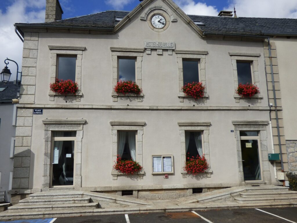 Mairie déléguée d'Aumont-Aubrac - Commune de Peyre en Aubrac en Lozère.