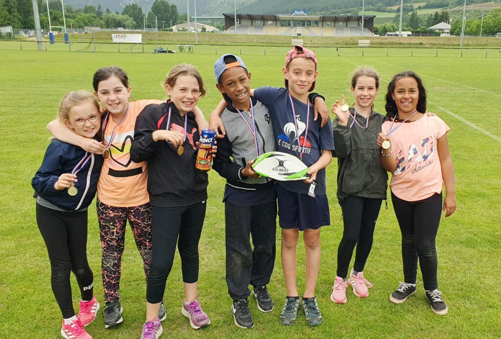 Journée rugby pour les CE2 de l'école publique d'Aumont.