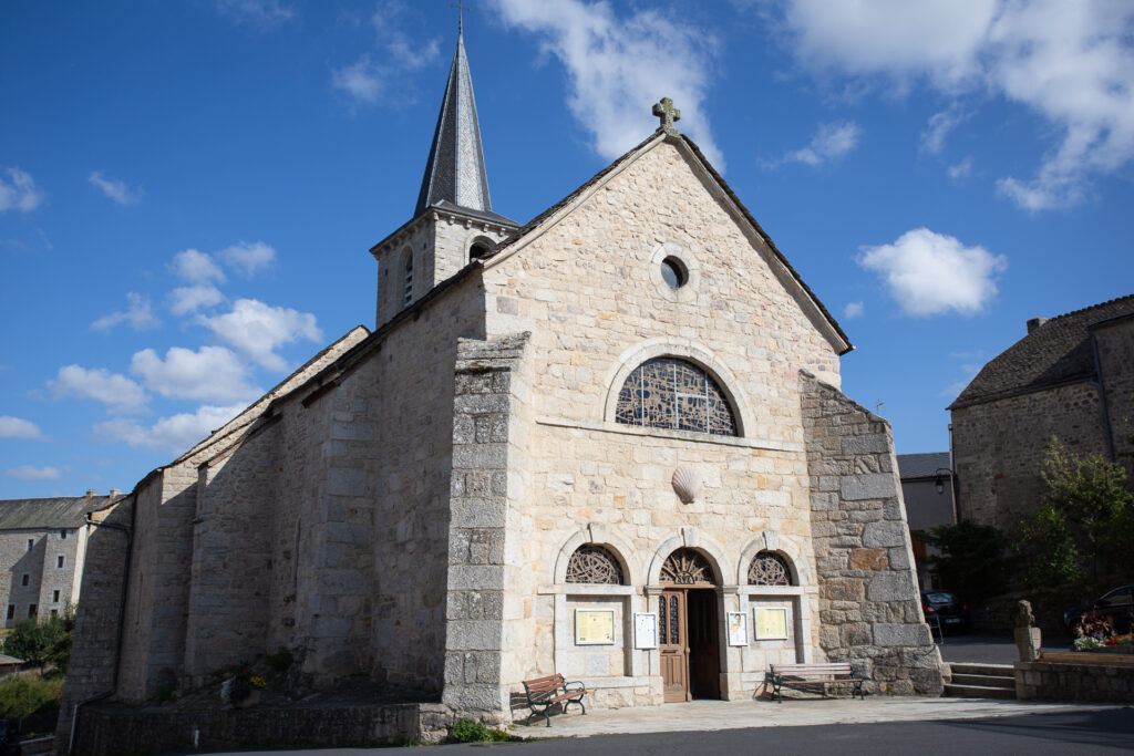 Église Saint Etienne à Aumont-Aubrac - Commune de Peyre en Aubrac en Lozère