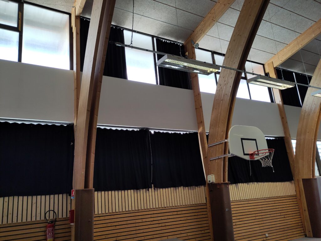 Travaux de peinture à la Maison de la Terre de Peyre d'Aumont-Aubrac - Commune de Peyre en Aubrac en Lozère
