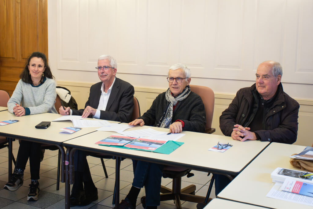Signature de la convention pour la rénovation de l'église d'Aumont-Aubrac - Commune de Peyre en Aubrac en Lozère.