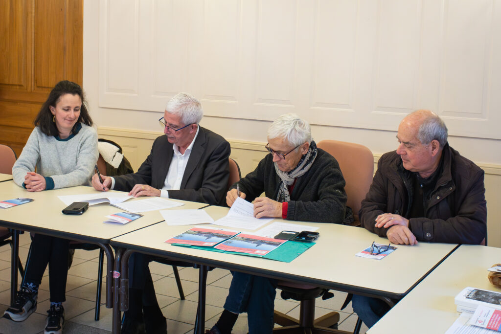 Signature de la convention pour la rénovation de l'église d'Aumont-Aubrac - Commune de Peyre en Aubrac en Lozère.