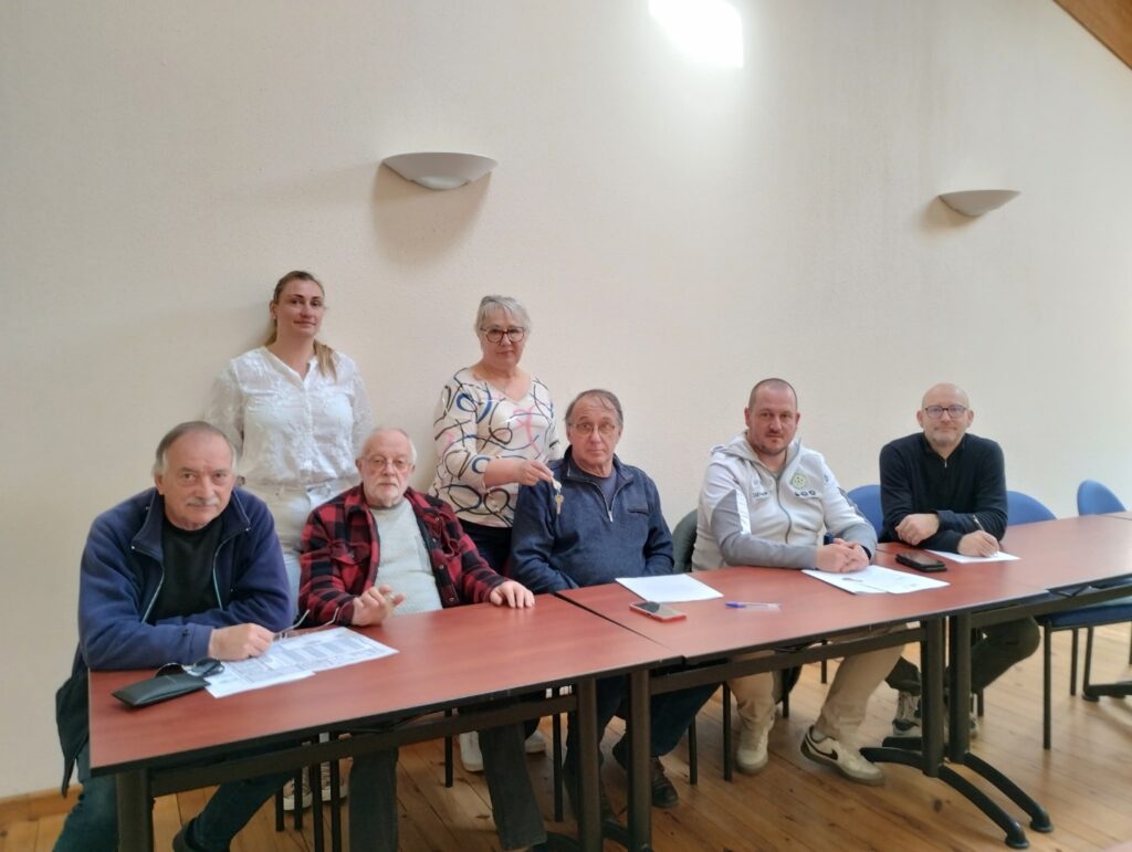 Signature de la convention d'utilisation des terrains sportifs et remise des clès aux associations - Commune de Peyre en Aubrac en Lozère