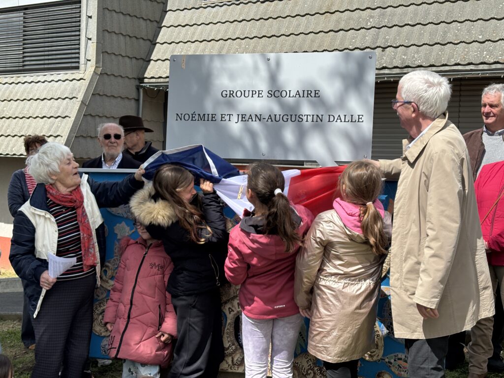 L'école publique d'Aumont-Aubrac renommée Noémie et Jean-Augustin Dalle le 12/05/2026 - Commune de Peyre en Aubrac en Lozère