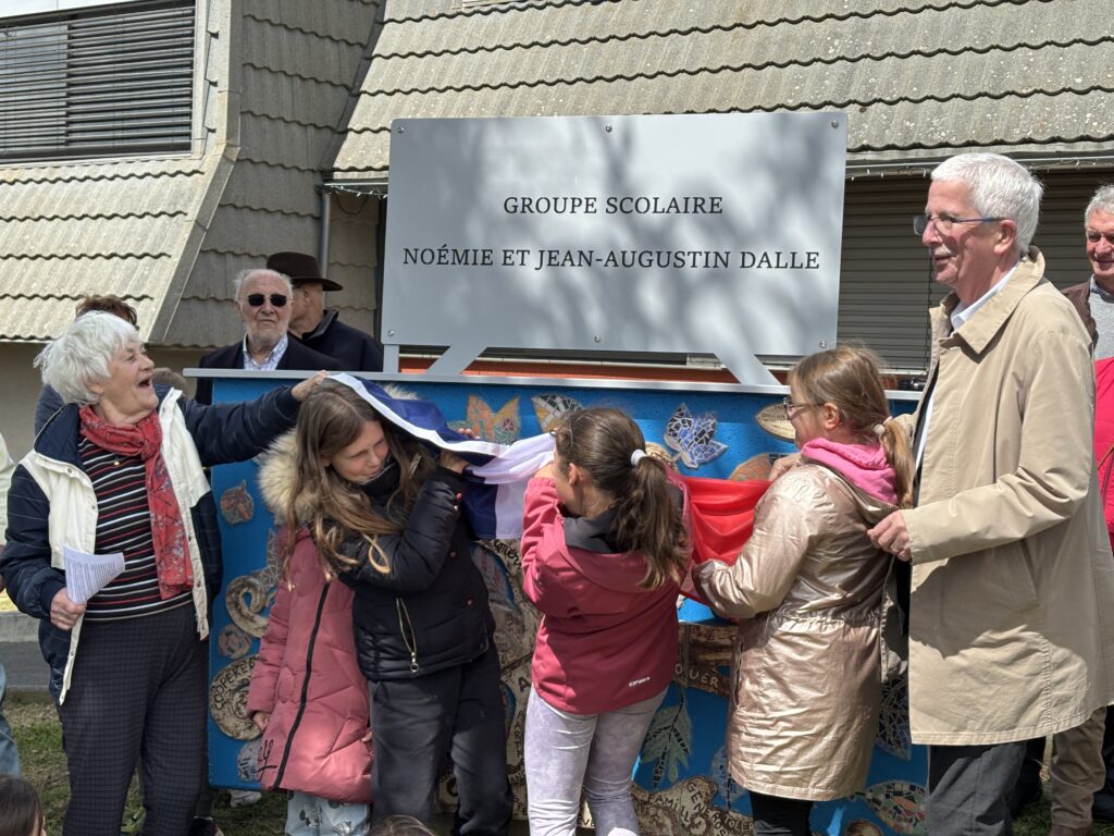 L'école publique d'Aumont-Aubrac renommée Noémie et Jean-Augustin Dalle le 12/05/2026 - Commune de Peyre en Aubrac en Lozère