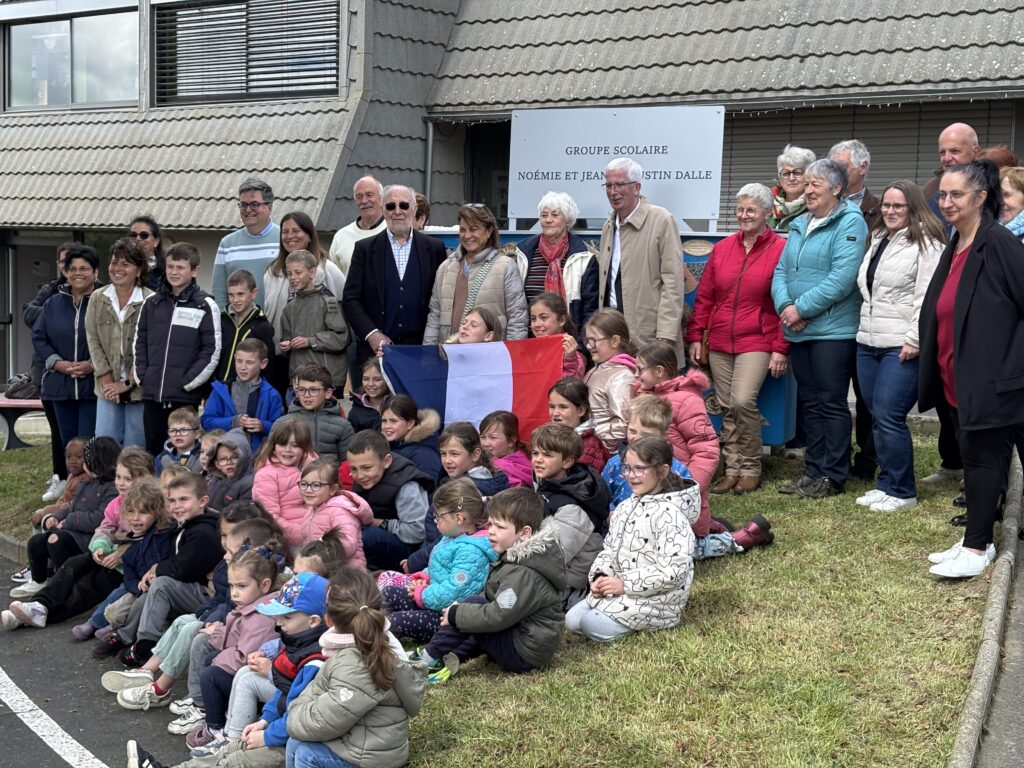 L'école publique d'Aumont-Aubrac renommée Noémie et Jean-Augustin Dalle le 12/05/2026 - Commune de Peyre en Aubrac en Lozère